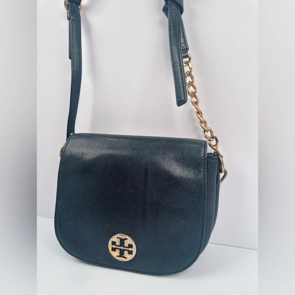 Tory Burch Everly Leather Flap Saddle Bag In Black